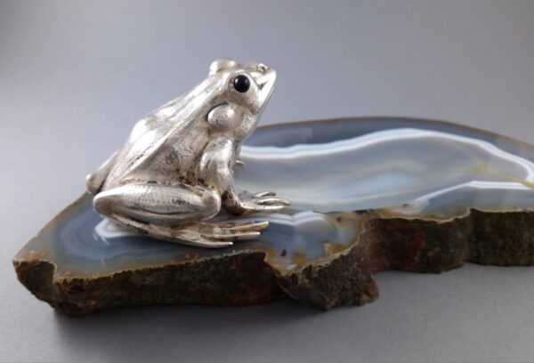 Frog sculpture with semi precious stone base