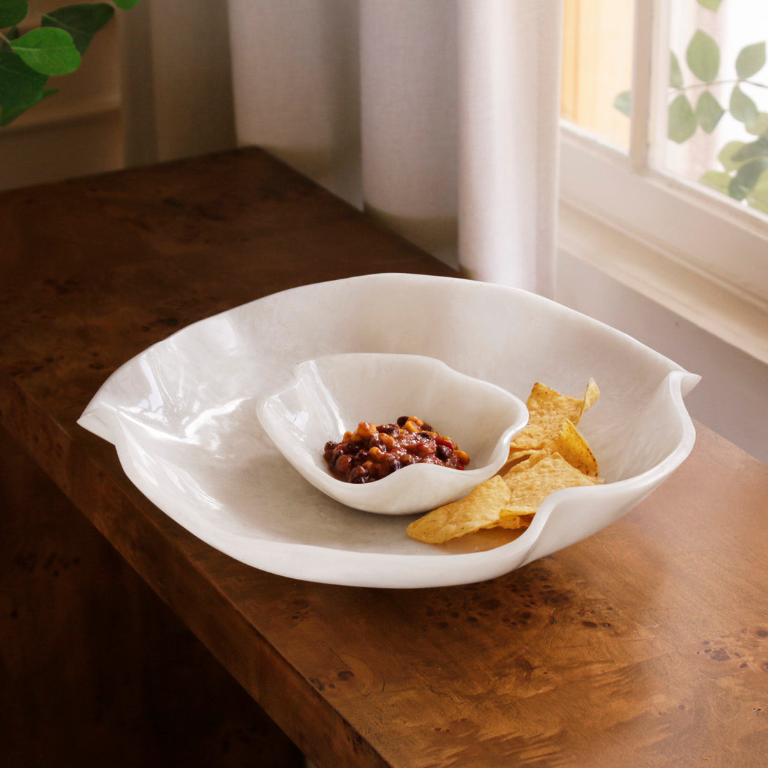 Sculpted Serving Platter with Dip Bowl – Ivory Finish - Image 4