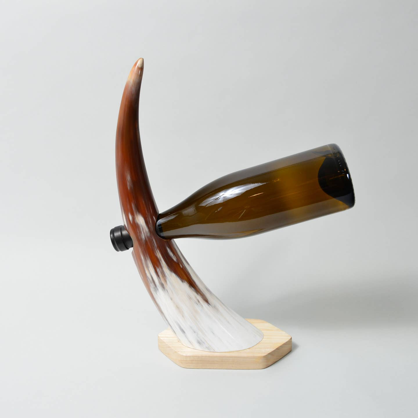 Heritage Luxe: Horn Balancing Wine Holder
