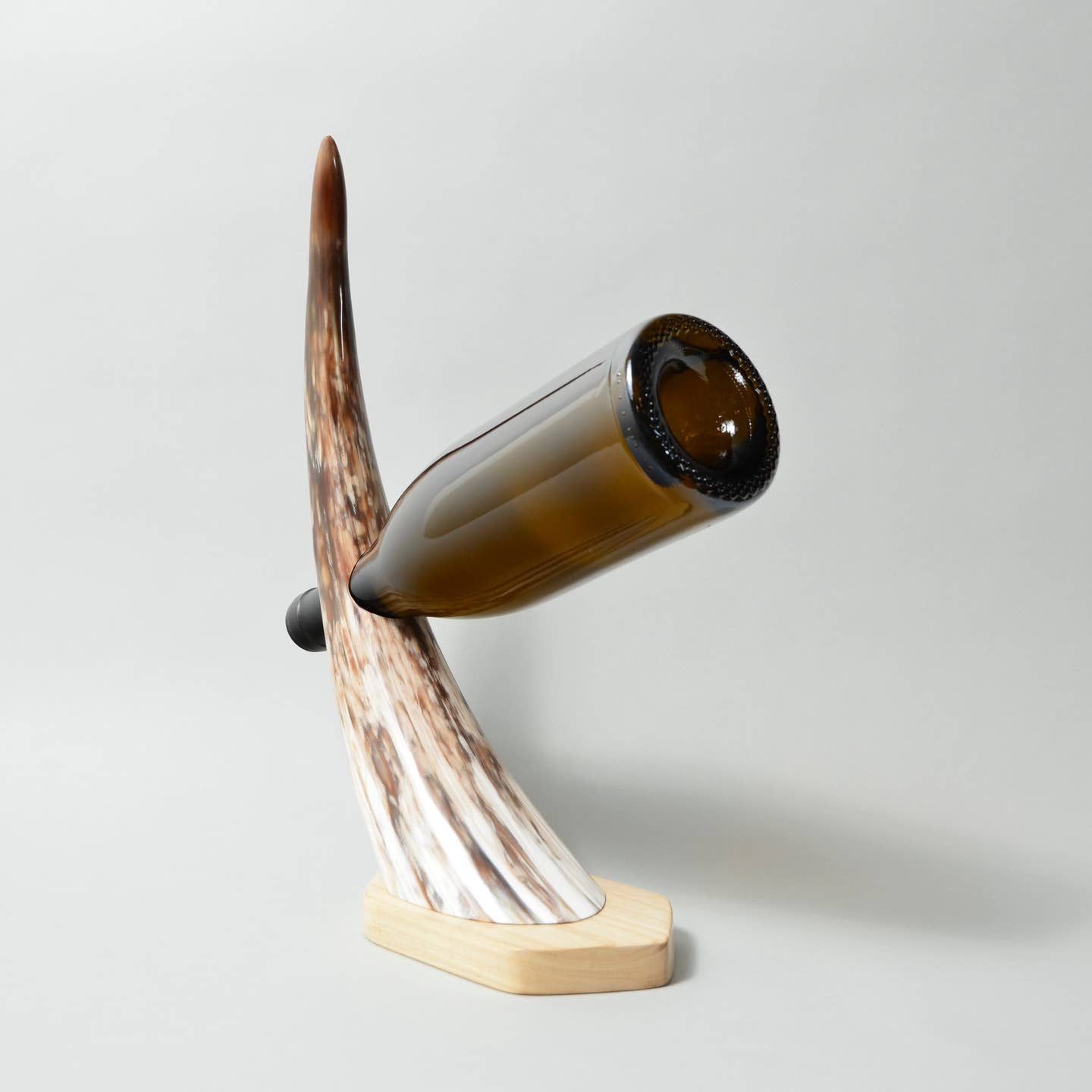 Heritage Luxe: Horn Balancing Wine Holder - Image 3