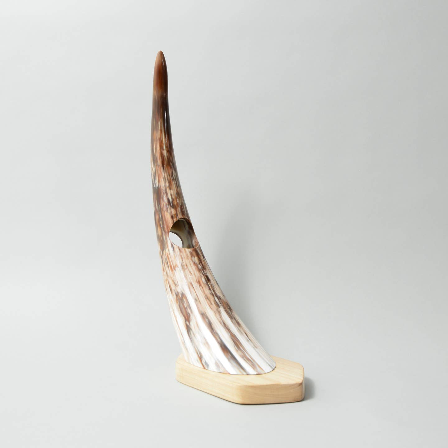 Heritage Luxe: Horn Balancing Wine Holder - Image 6