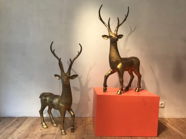Elegant Metal Deer Sculpture – A Timeless Symbol of Grace & Tranquility