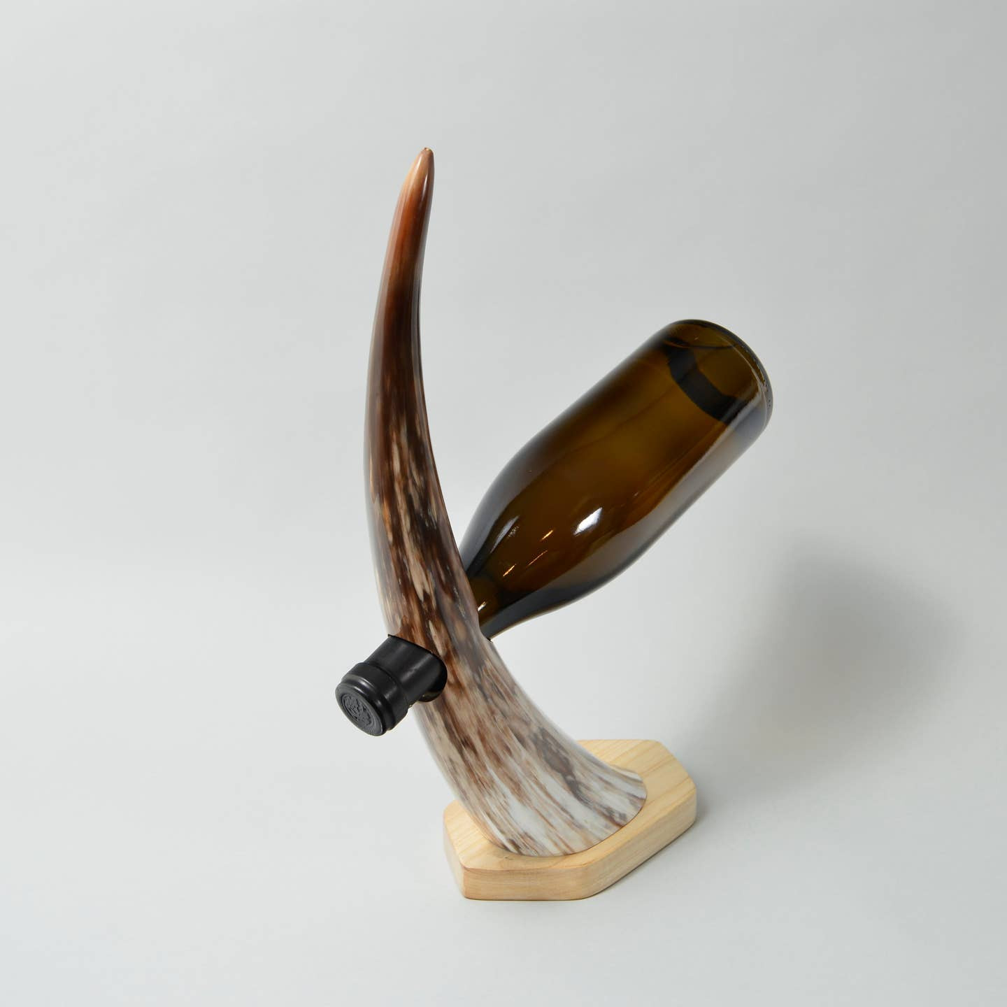 Heritage Luxe: Horn Balancing Wine Holder - Image 5